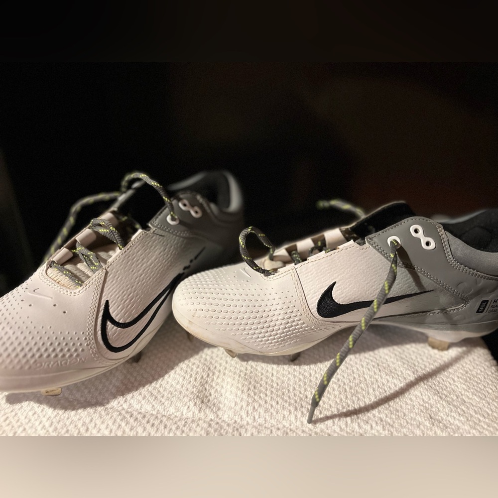Nike Hyperdiamond 4 React Softball Metal Cleats Women's Size 11 Gray White